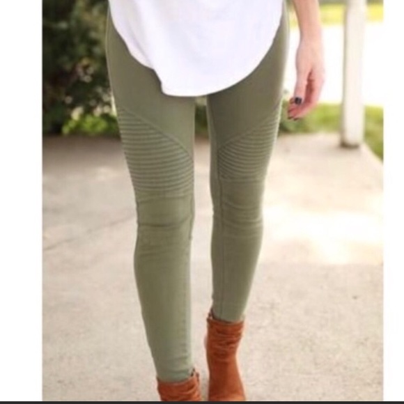 ❗️LAST❗️Olive Moto Leggings with Back Pockets - Picture 2 of 5